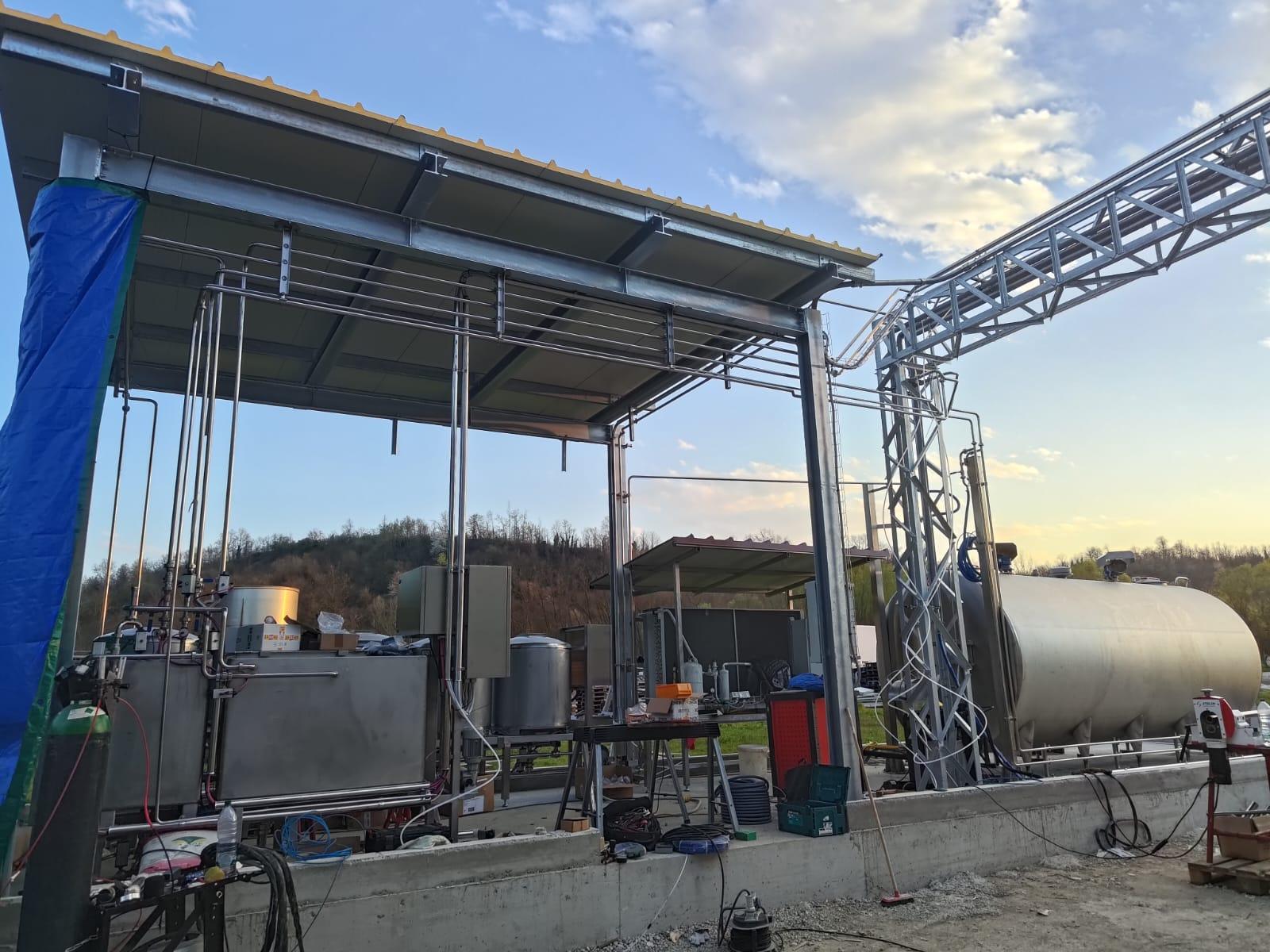 Impianto completo con serbatoio orizzontale in acciaio