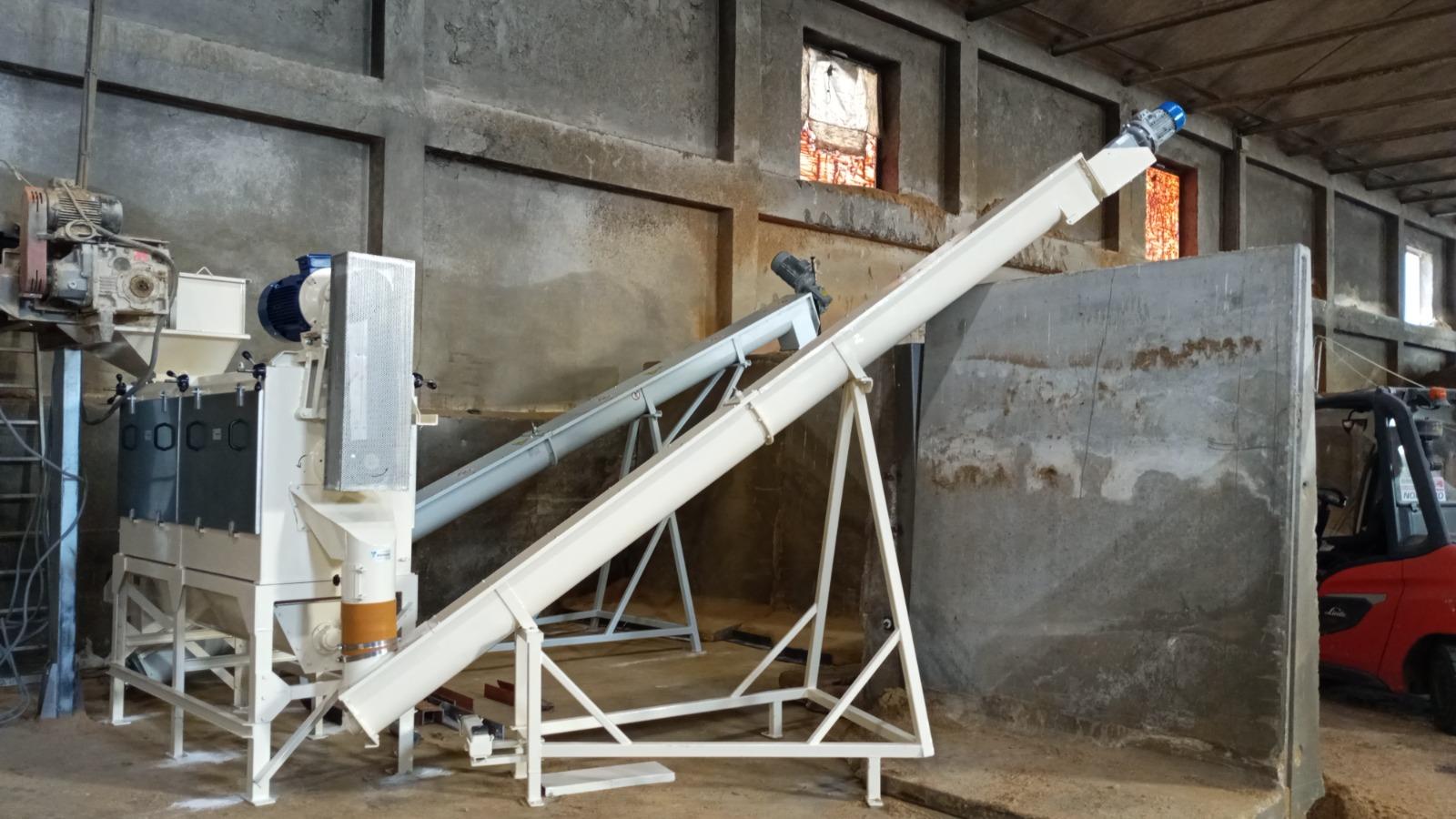 Dettaglio di coclea metallica in lavorazione