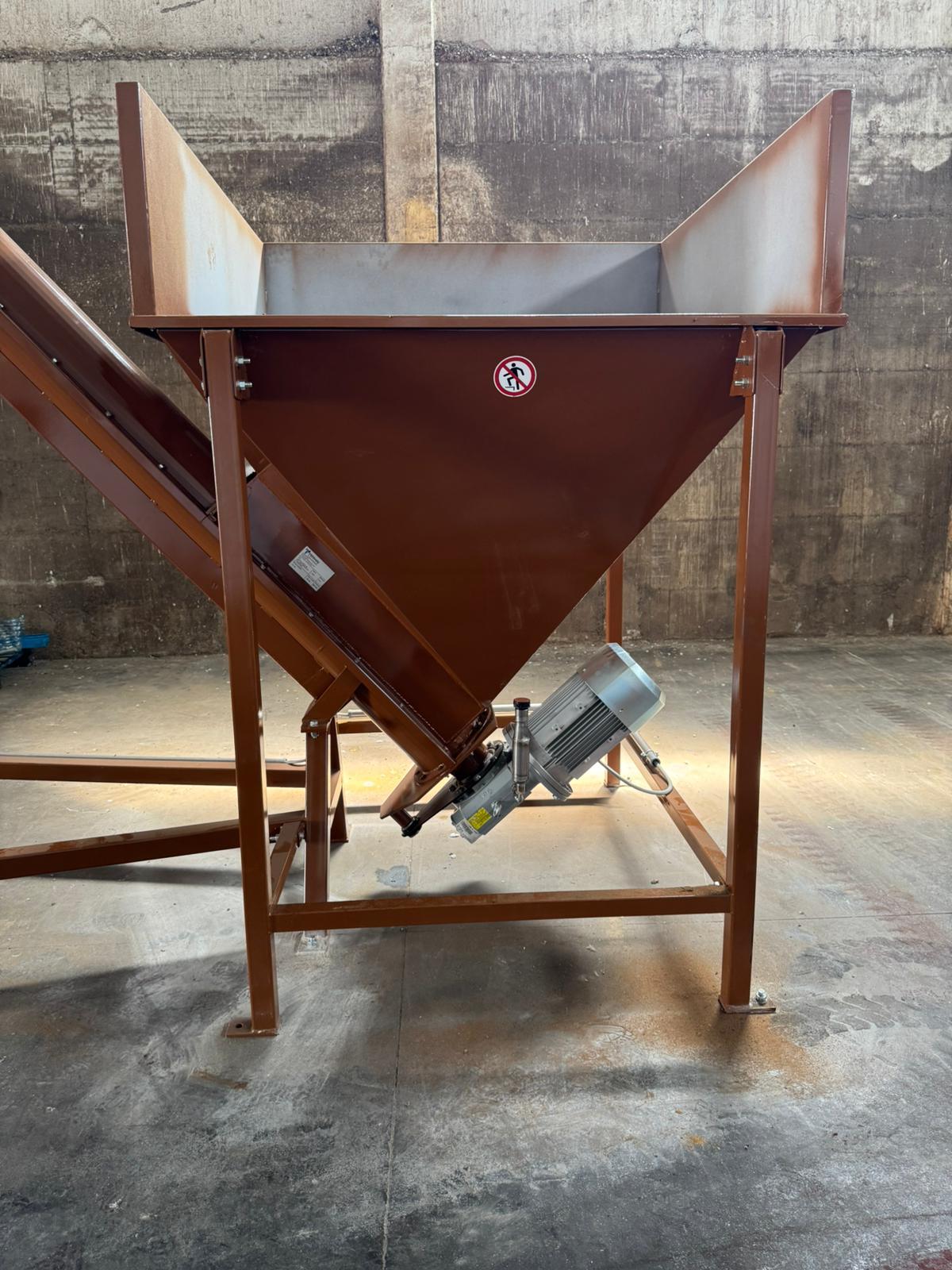 Dettaglio verticale di coclea su struttura di supporto