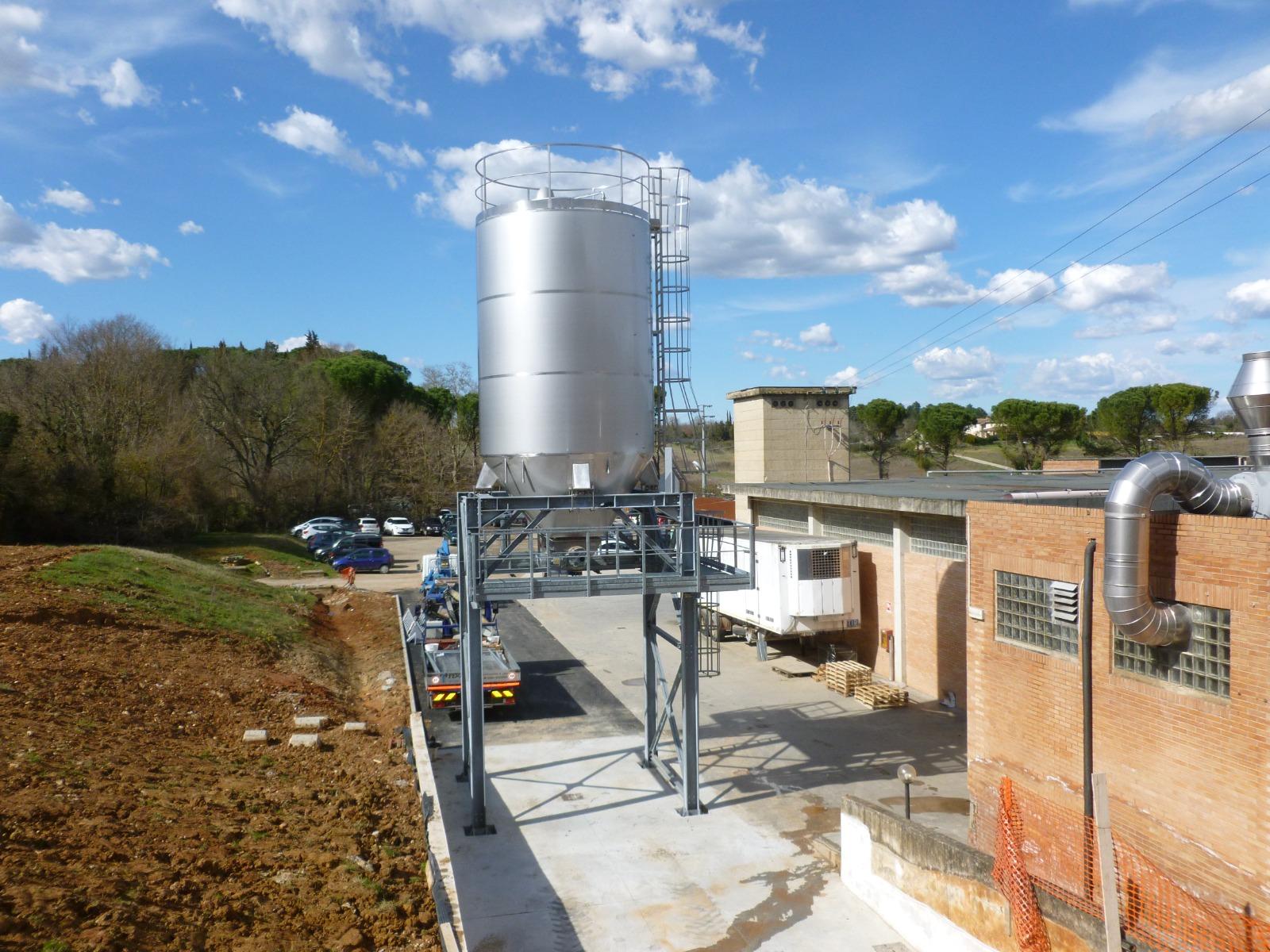 Silos e struttura metallica realizzati per il cliente