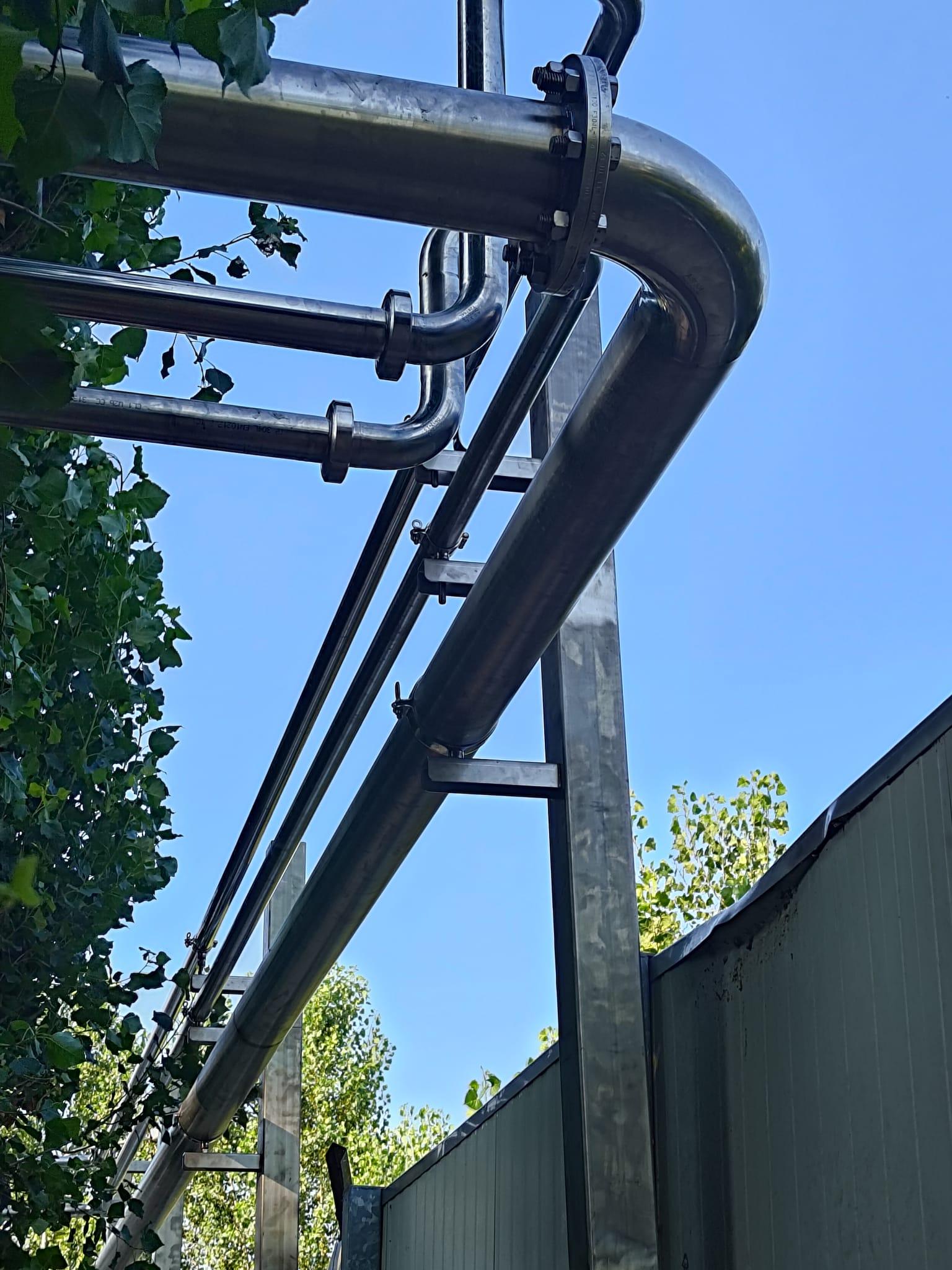 Linea inox con supporti e percorso su struttura esistente