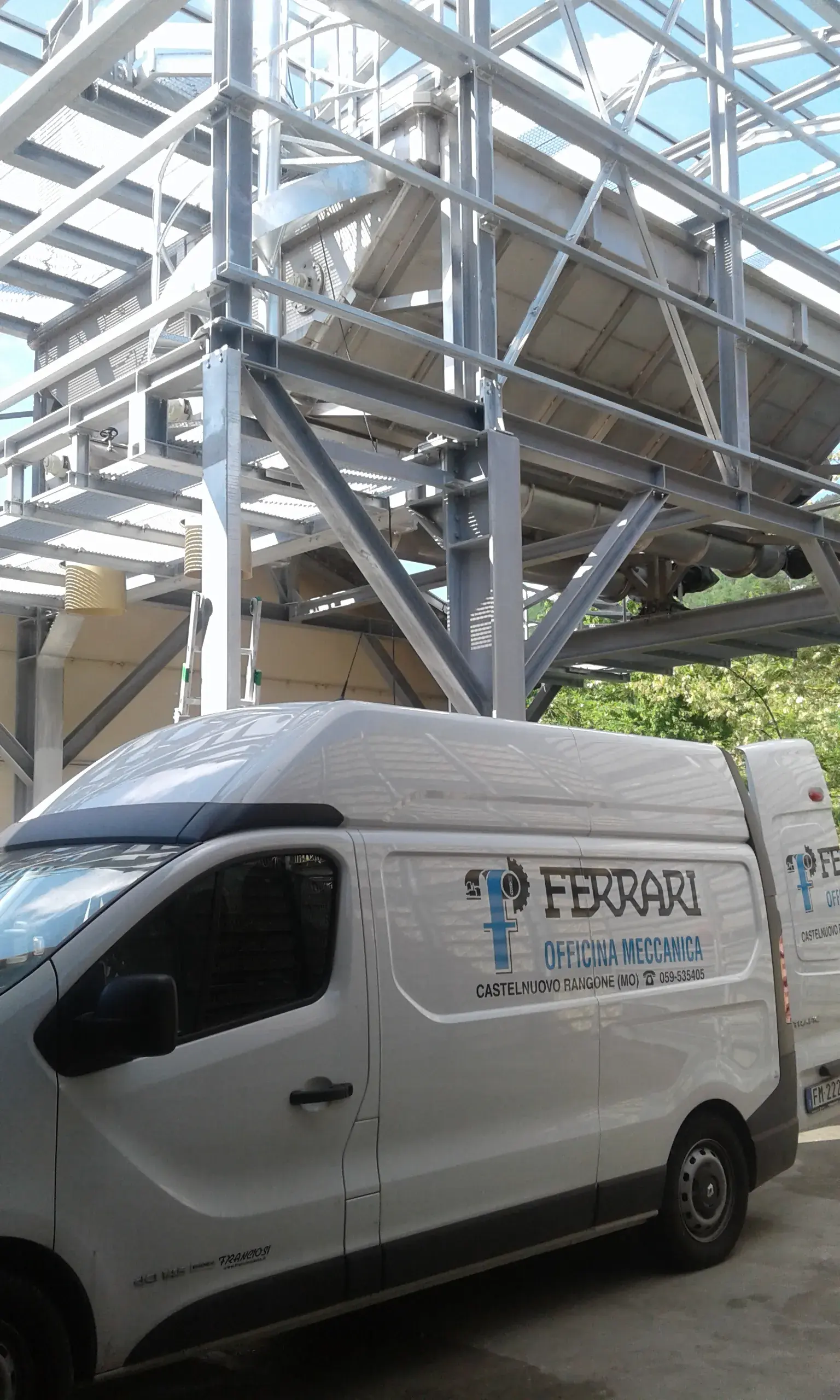 Lavorazione meccanica in officina Ferrari